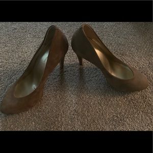 BCBG GENERATION SUEDE PUMPS. SIZE 8. ⭐️